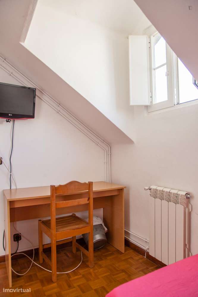 Quarto - localizado em Montes Claros Coimbra - Grande imagem: 2/7