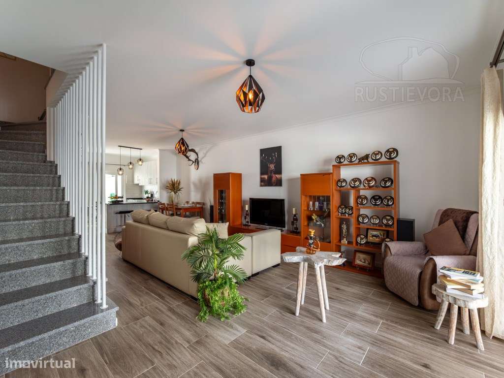 Moradia T3 com quintal e garagem | Bairro de Almeirim em Évora-3