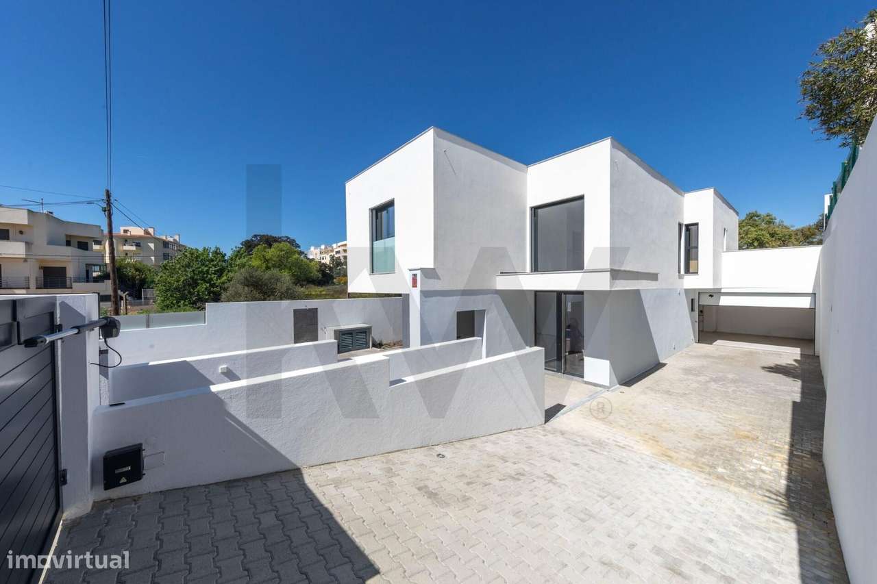 Moradia T4 Nova com Piscina | Bemposta, Portimão (Perto de Alvor) - Grande imagem: 2/35