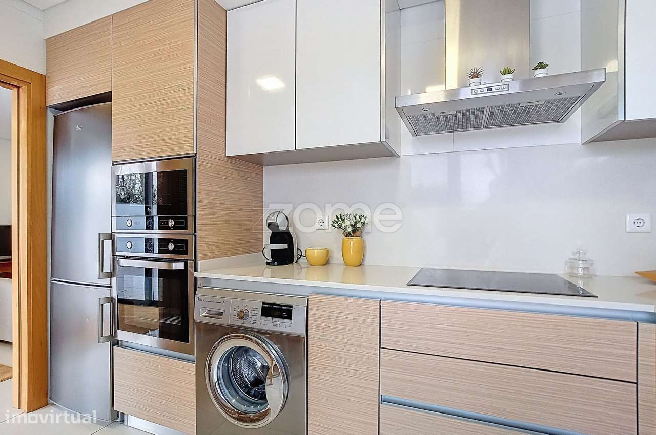 Apartamento T2 com terraço de 87m2 na zona da Vista Alegre - Grande imagem: 4/28