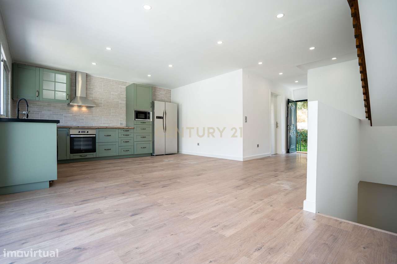 Moradia T4 Remodelada (Bairro da Petrogal) - Grande imagem: 4/35