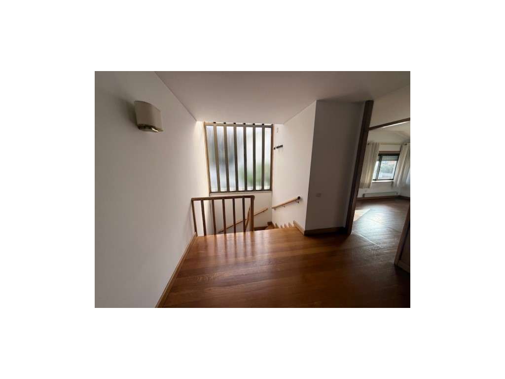 Moradia V3 na Senhora da Hora - Localização Premium!-19