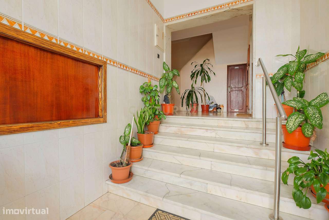 Apartamento T4 na Amora, Seixal-24