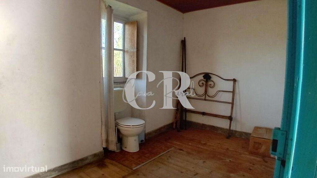 Moradia em pedra em Figueiró dos Vinhos com terreno e poço de água-16