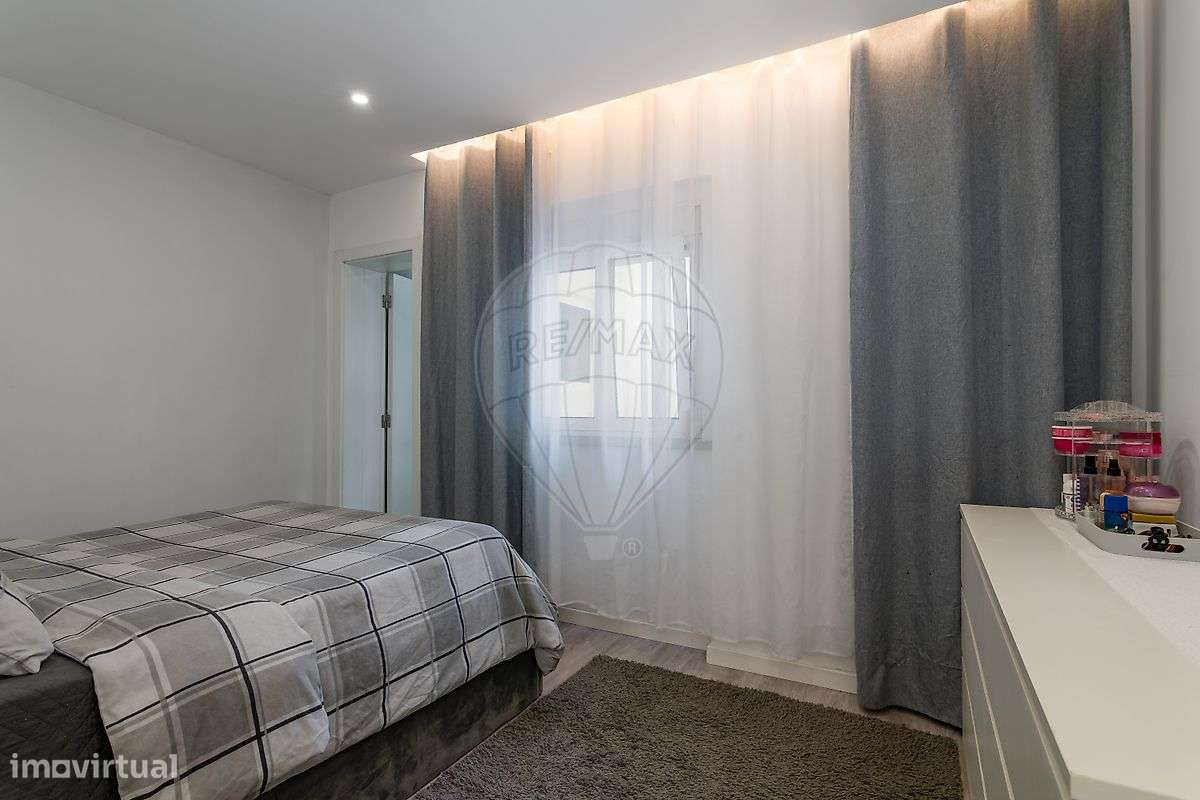 Apartamento T3 remodelado nas Paivas, com logradouro-12