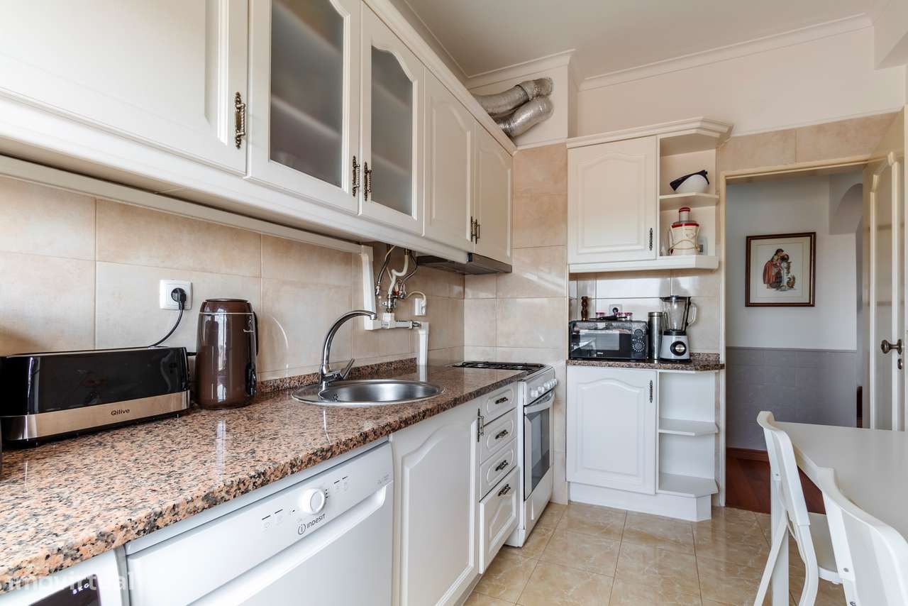 Apartamento T2+1 com Vista Desafogada | Cacém-12