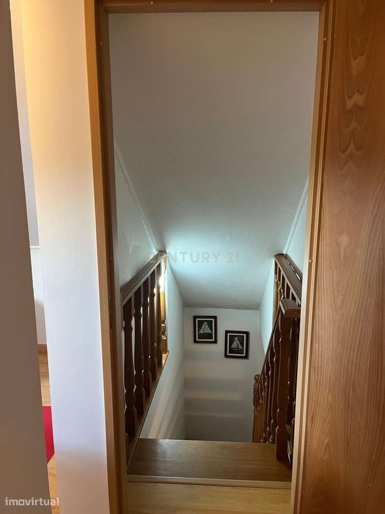 Moradia T4 em condomínio fechado com piscina, vista mar e walking dist-59