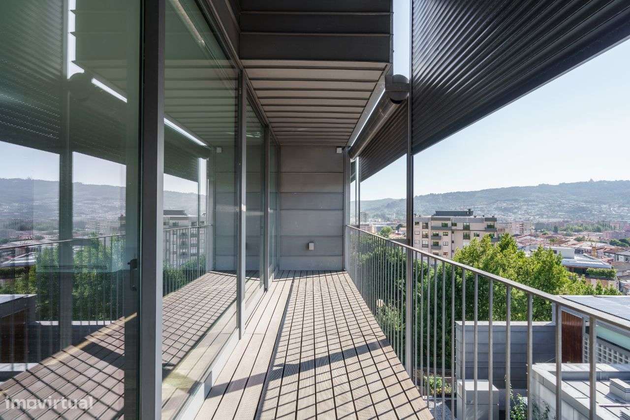 Penthouse Luxuosa com Piscina e Vistas 360º no Coração de Braga-19