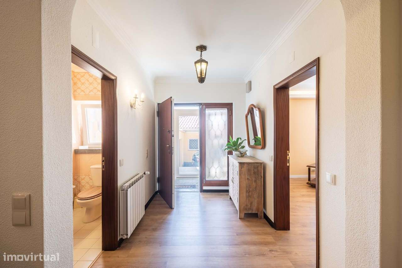 Residência Elegante no Estoril – Um Tributo à Herança Intemporal e ao - Grande imagem: 2/49