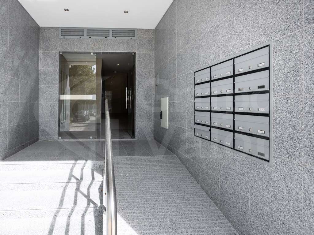 Apartamento T2 Novo com Estacionamento - Parede - R/C E-20