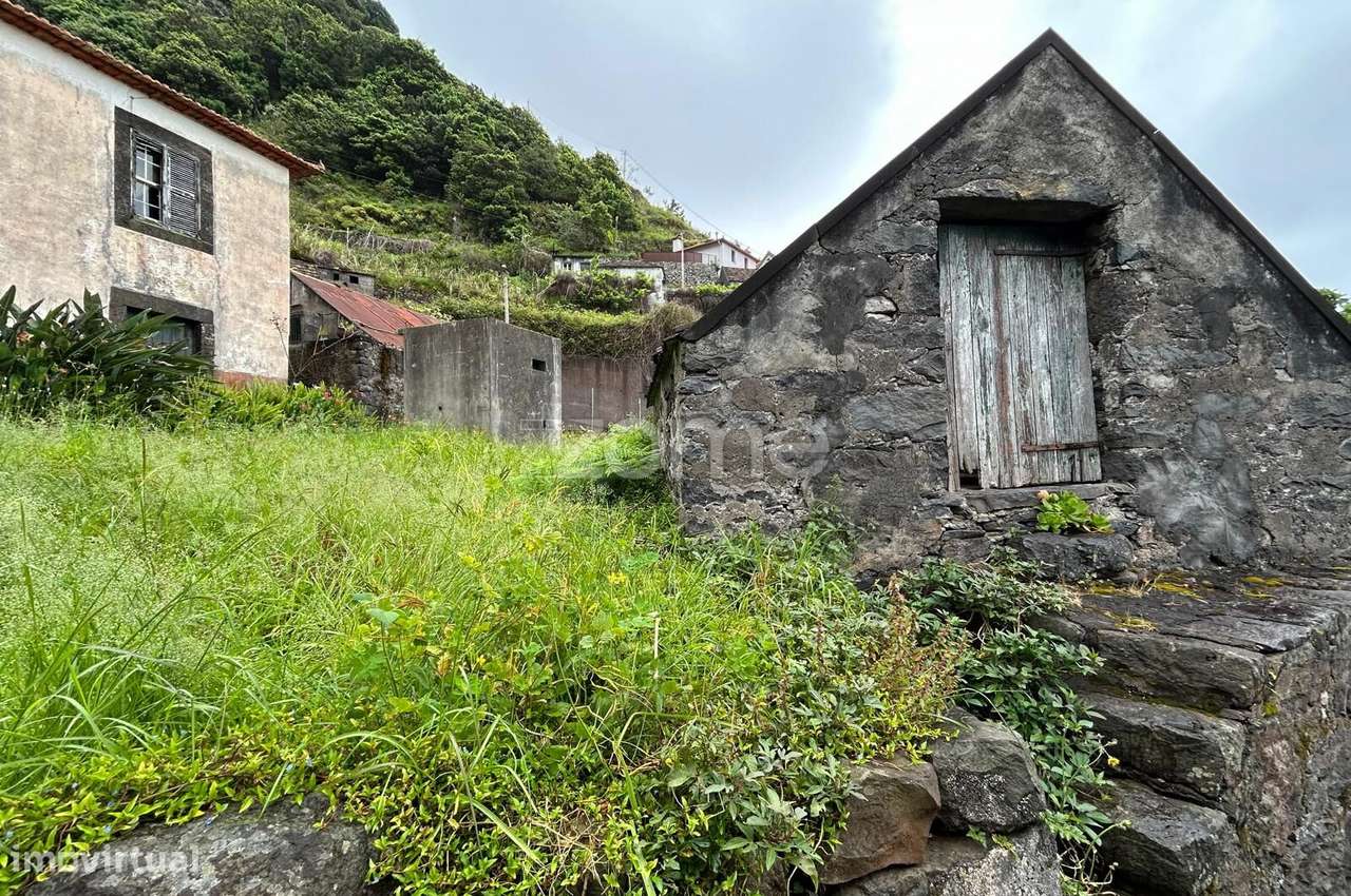 Moradia para recuperar- Ribeira Funda-7