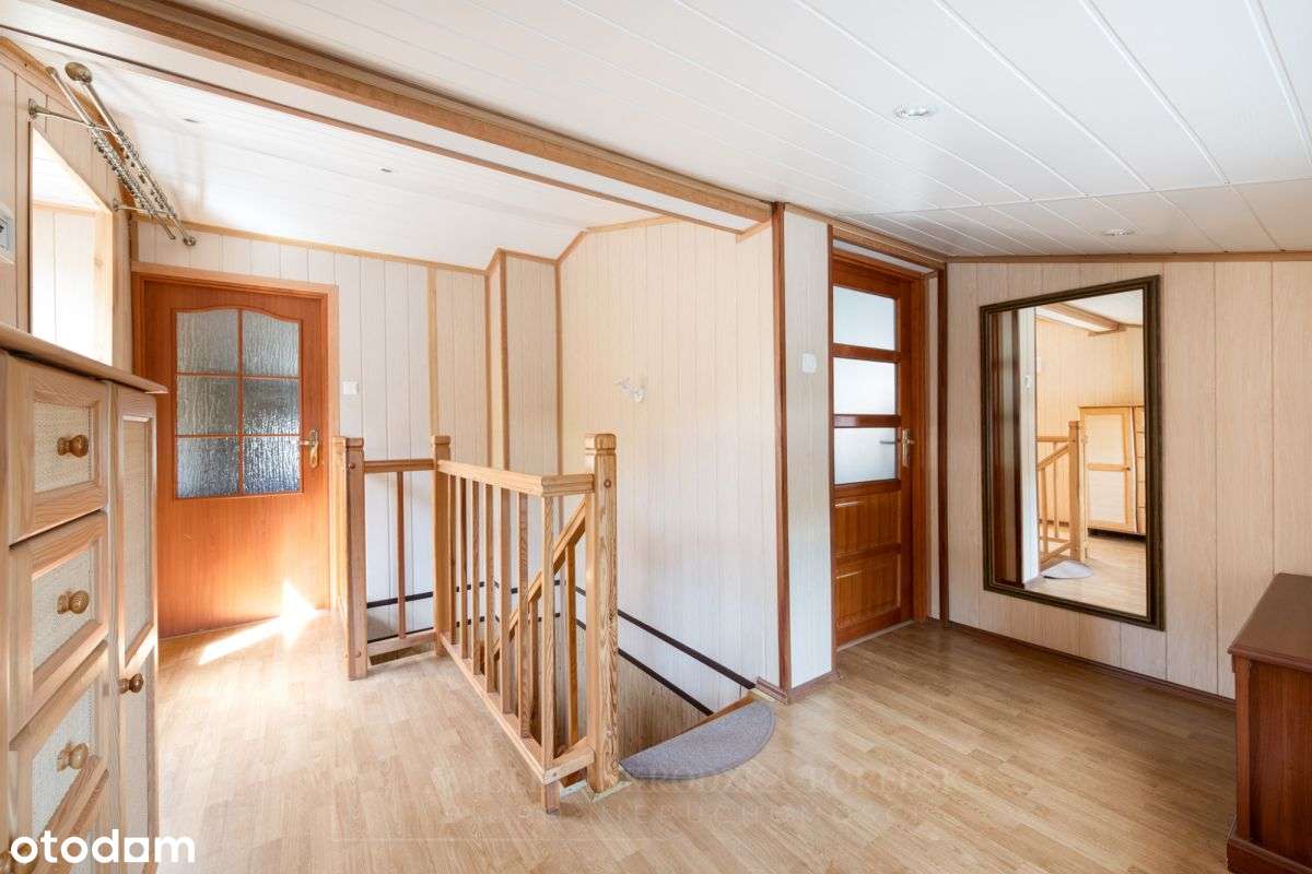 Dom przy lesie z dużą działką-17