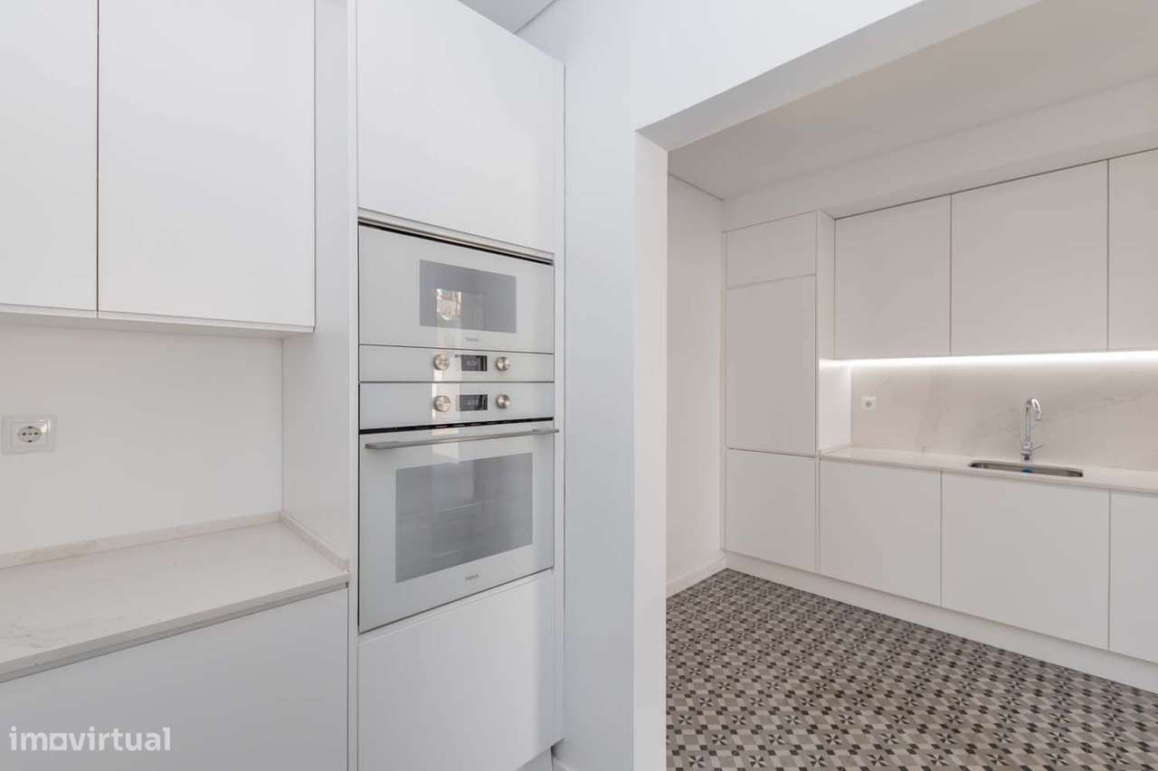 T3 NOVO – Apartamento com Espaço Exterior Único de 500 m² no Seixal-13