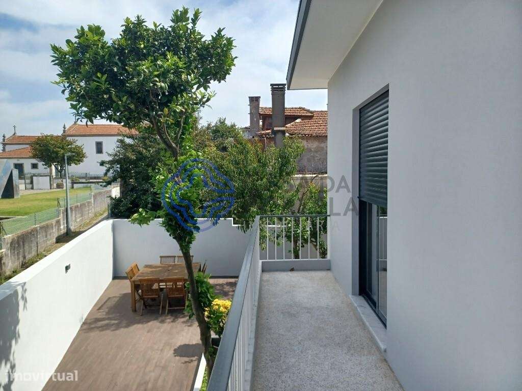 Moradia T3 no centro de  Perafita, com dois lugares de garagem e logra - Grande imagem: 2/34