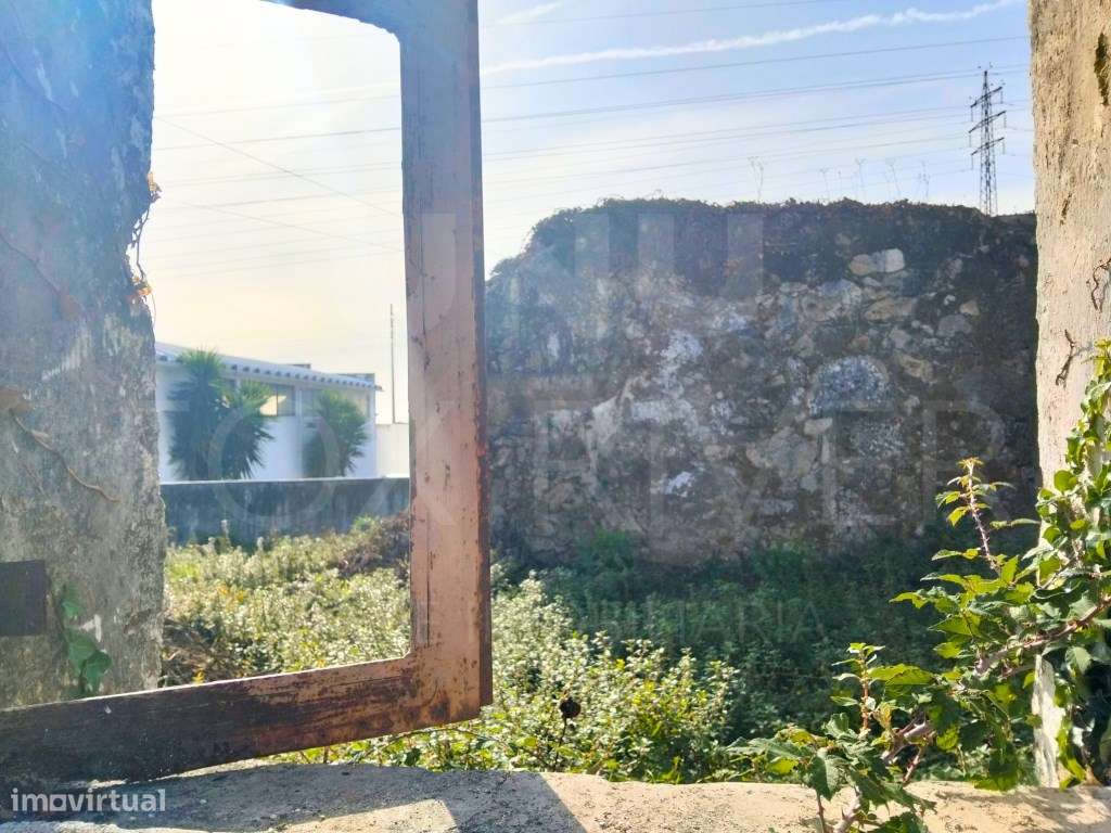 Ruína com Terreno em Santa Marta de Portuzelo - Grande imagem: 4/7
