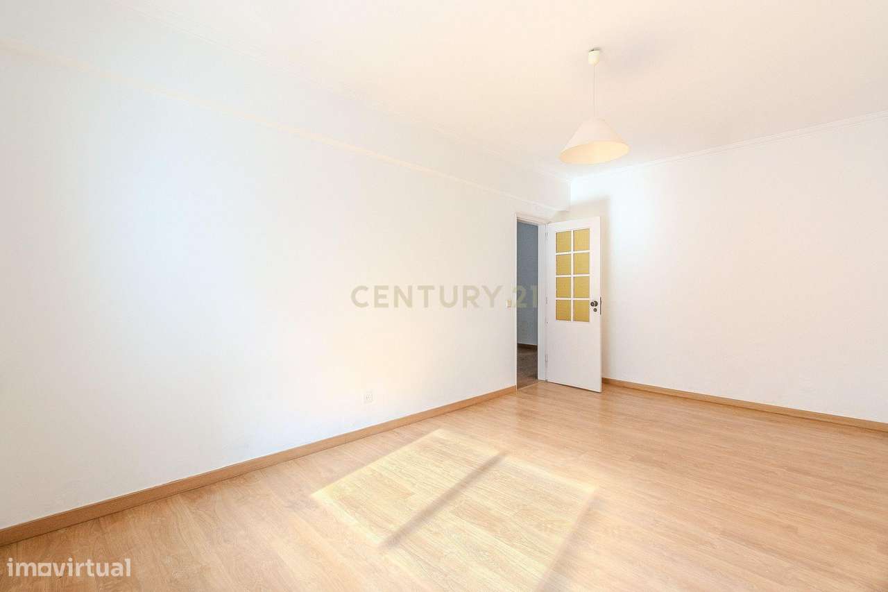 *Oportunidade: Apartamento T2 Remodelado na Baixa de Faro!*-8