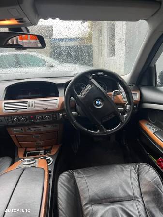 Dezmembrez BMW seria 7 E66 730Ld M57 231cp cutie calculator usa aripa capota portbagaj trager bara faruri xenon stop interior jante navigatie oglinzi plafon praguri volan etc - 15