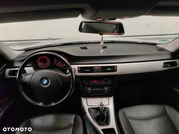 BMW Seria 3 318i - 17