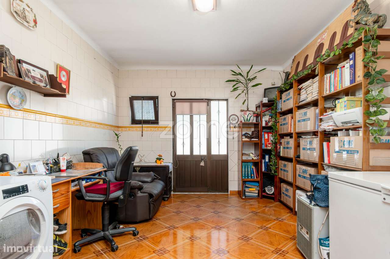 Moradia T1 + 1 Azambuja com Espaço Comercial-36