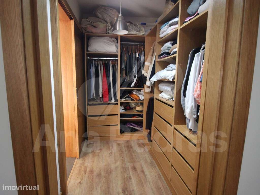 Contemporânea Moradia T4-27