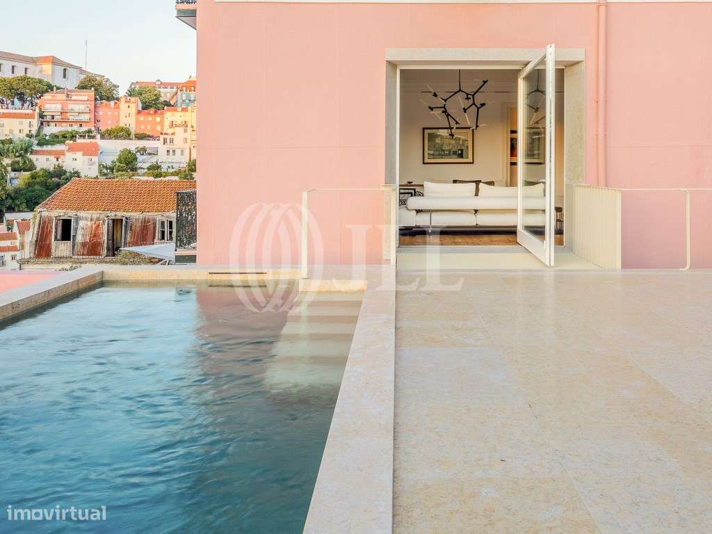 Apartamento T3+2 com jardim, em pleno Castelo, Lisboa-10