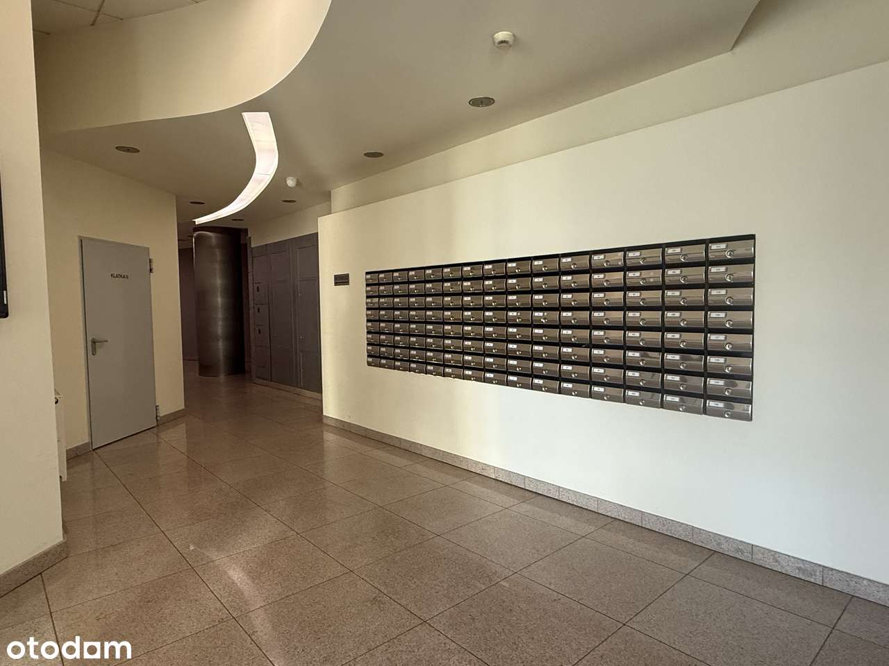 2 pokoje, oddzielna kuchnia, komórka, garaż, metro-14