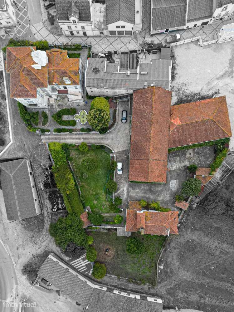 Palacete único dos anos 30 do séc. XX ergue-se no coração de Alcanena - Grande imagem: 5/60