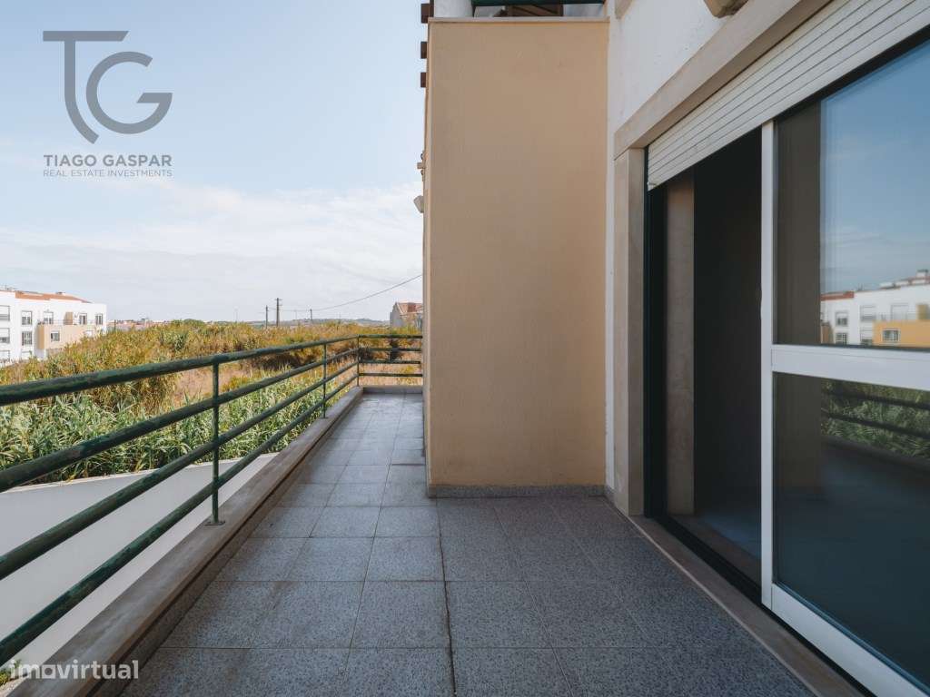 T2 com suíte e garagem a 800m da praia Ericeira-4