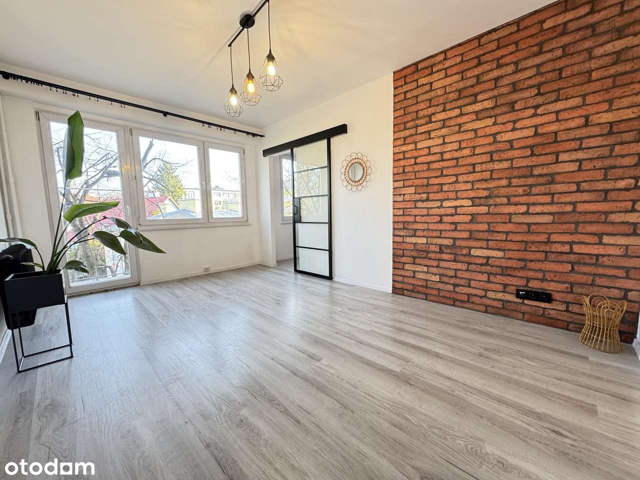 Bardzo dobry stan, gotowe do zamieszkania-0