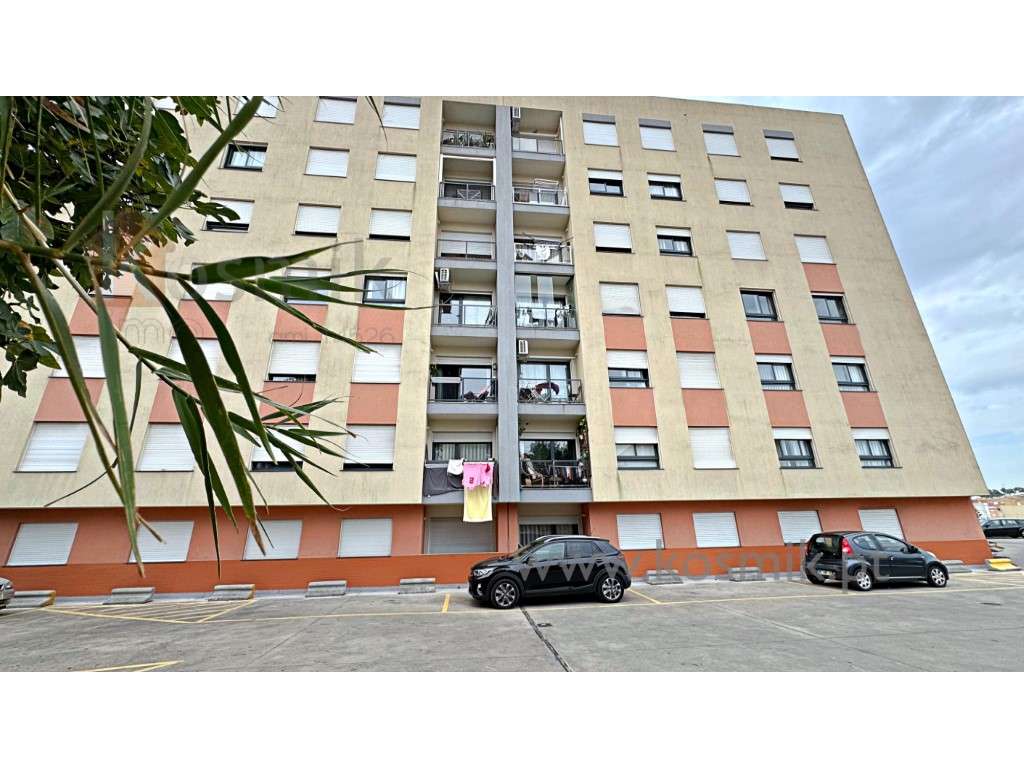 T2 Condomínio fechado . 2xGaragem - Varanda - Vistas - Cozinha equi...-38