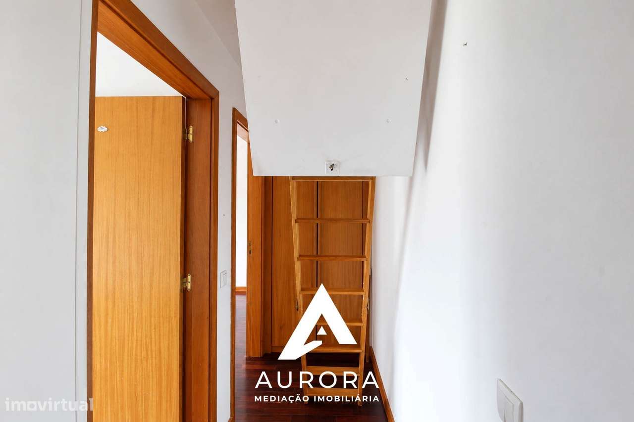 Apartamento T3 com 2 lugares de garagem e sótão-17