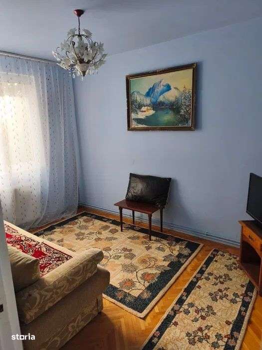 Dambu Pietros - Vanzare apartament 3 camere - Str. Parangului-0