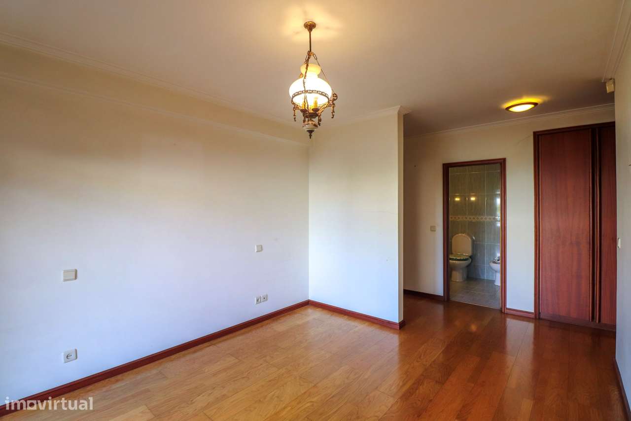 Apartamento T3 com suíte, em Sanguedo-13