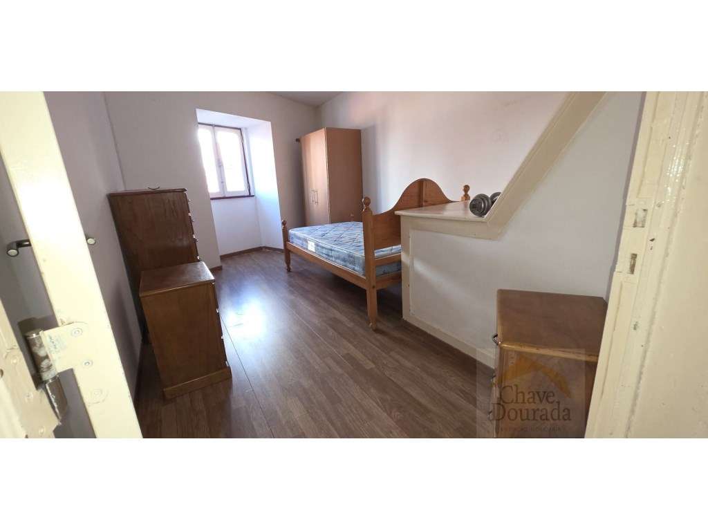 Prédio na Baixa de Coimbra com 3 T1´s-16