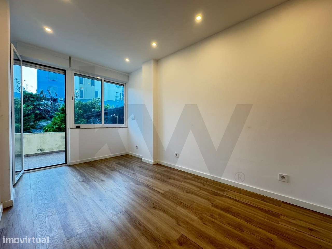 T2 com Pátio Privativo nas Mercês – O Seu Refúgio ao Ar Livre-14