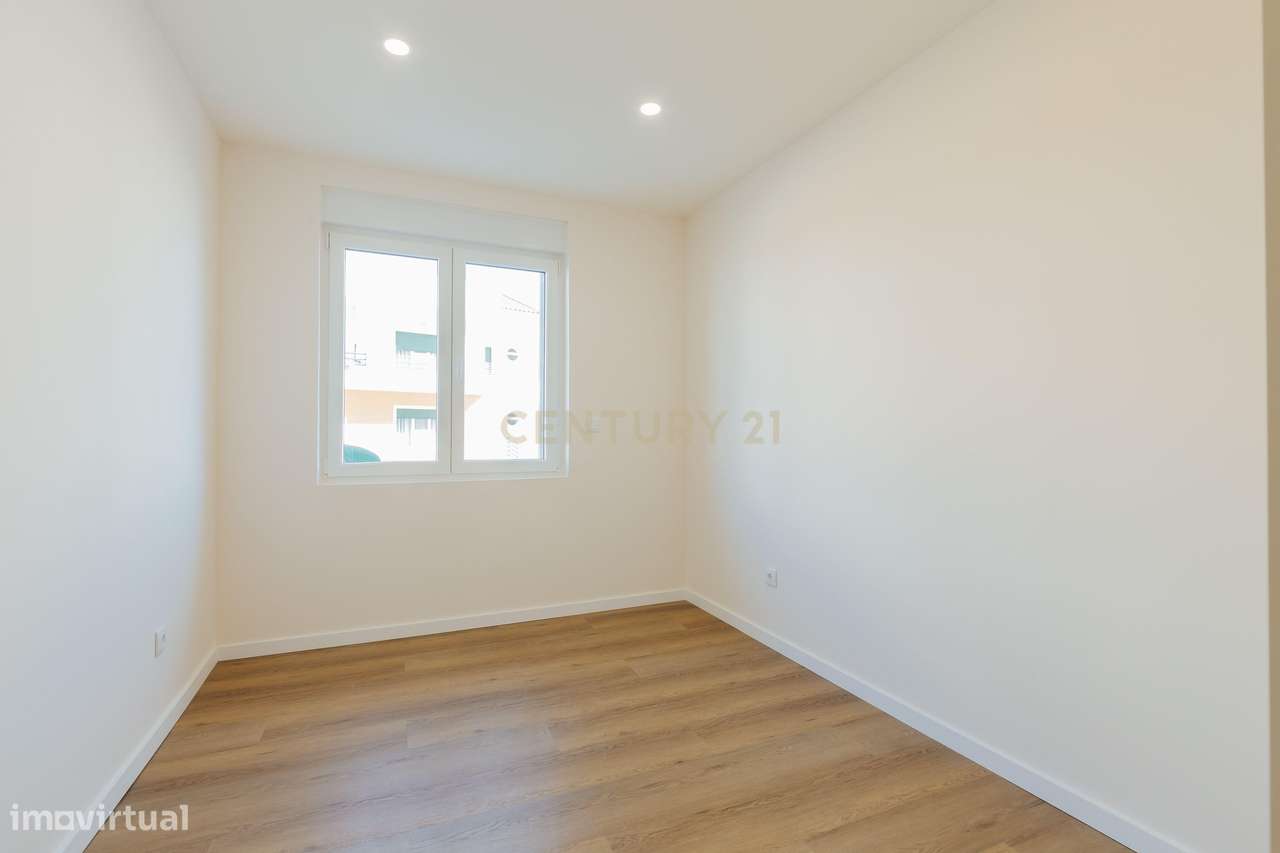 Apartamento T3 moderno e espaçoso no coração do Pinhal Novo-12