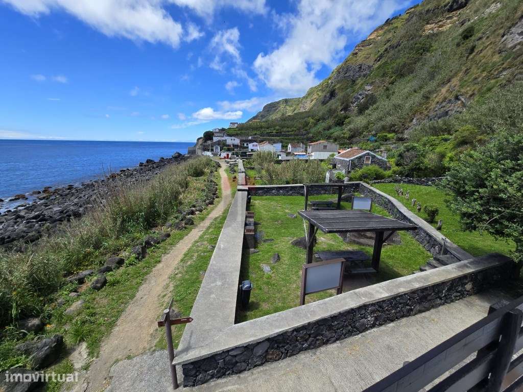 Terreno com Ruína e Acesso Direto ao Mar na Exclusiva Rocha da Relva-9