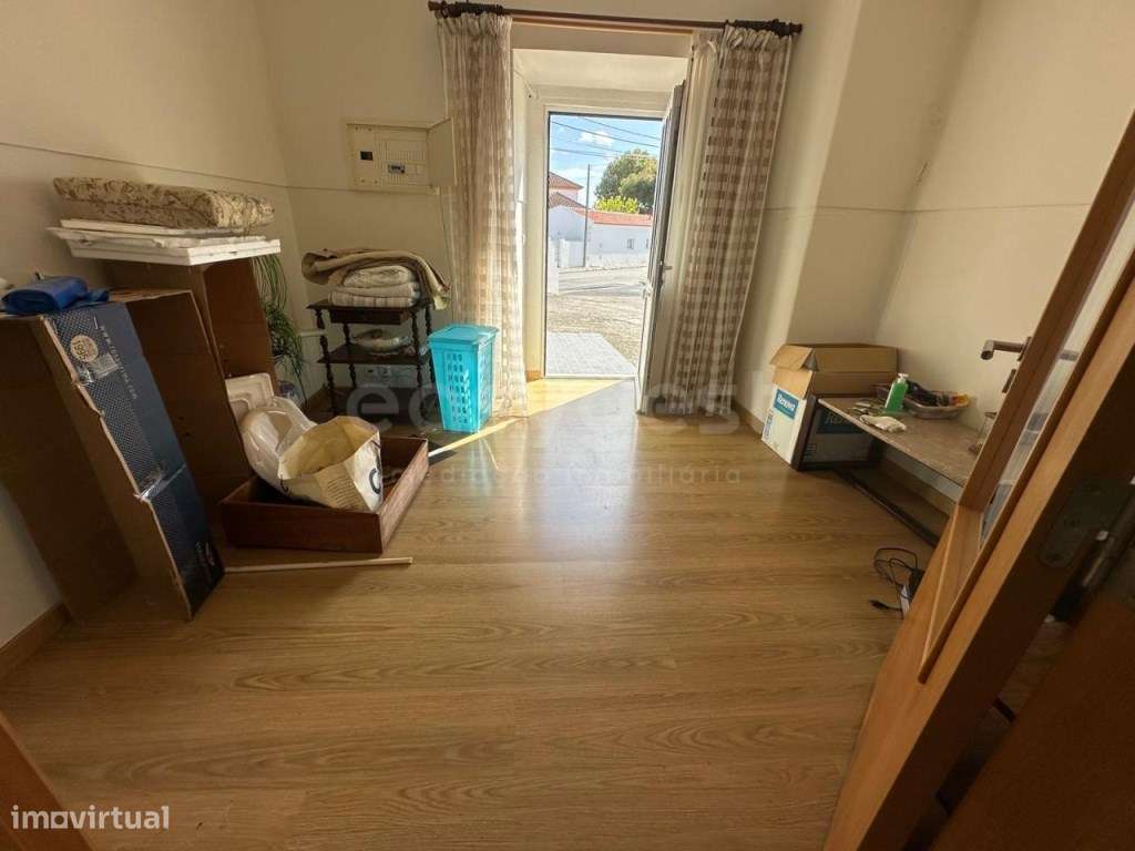 Moradia de 2 andares com loja e pátio - Grande imagem: 4/40