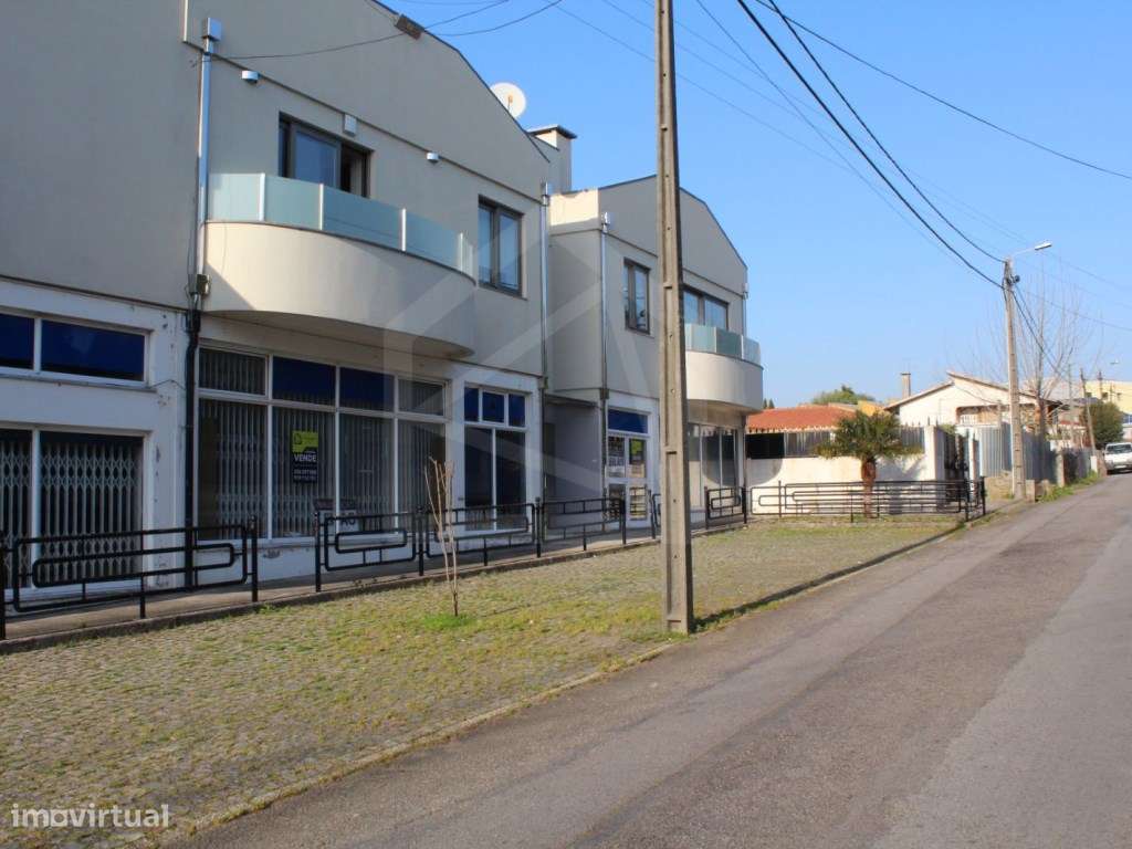 Loja comercial com 180 m2 em Santa Maria de Lamas - Grande imagem: 4/26