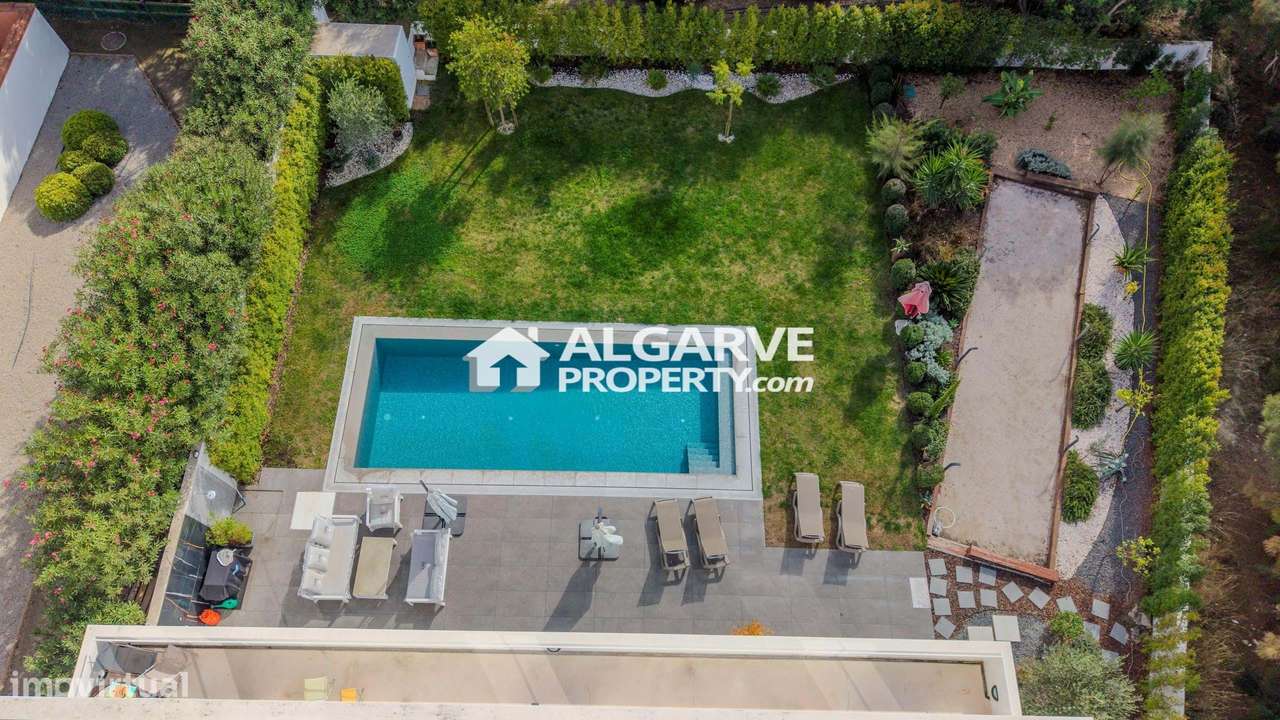 Moderna Moradia T4 com Piscina e Jardim em Almancil-29