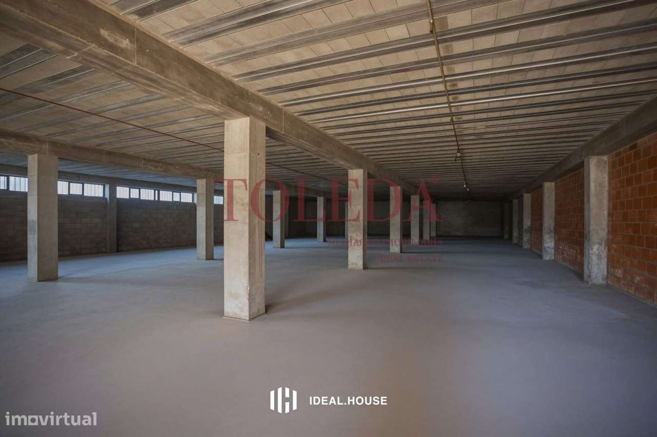 Armazém com 700m2 em zona Industrial - Grande imagem: 2/26