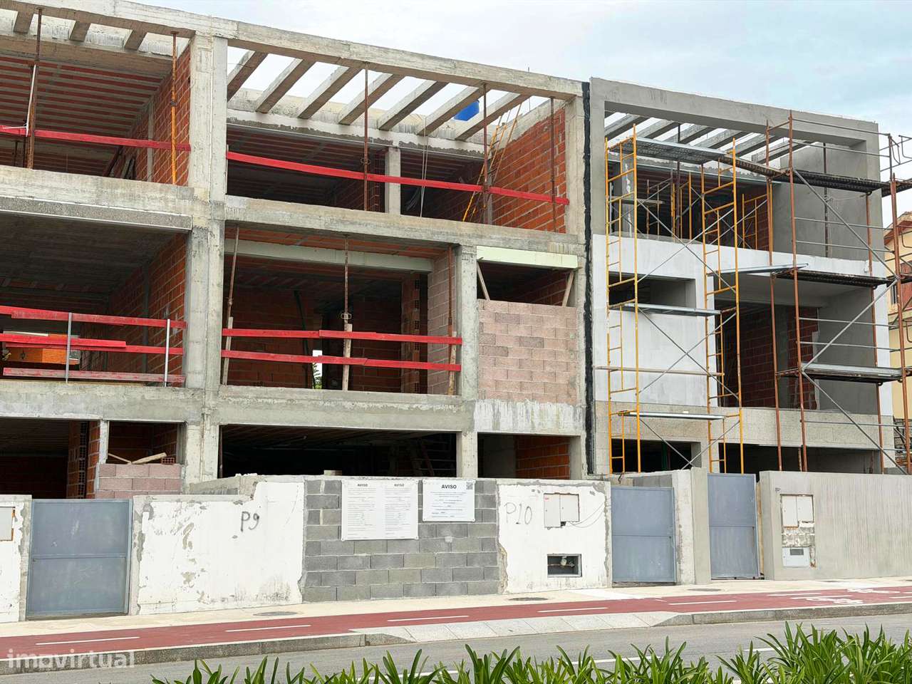 Moradia independente T5 – À praia da Madalena-2