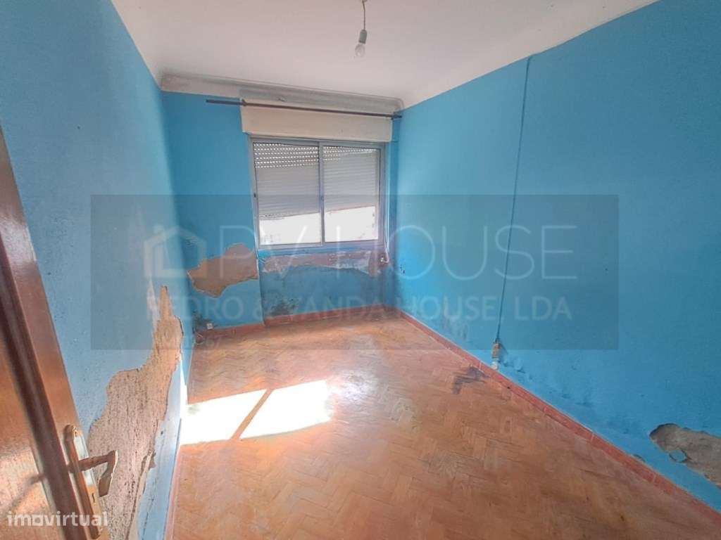 Apartamento T2 Benfica Rua Actriz Maria Matos n15 R/c-4
