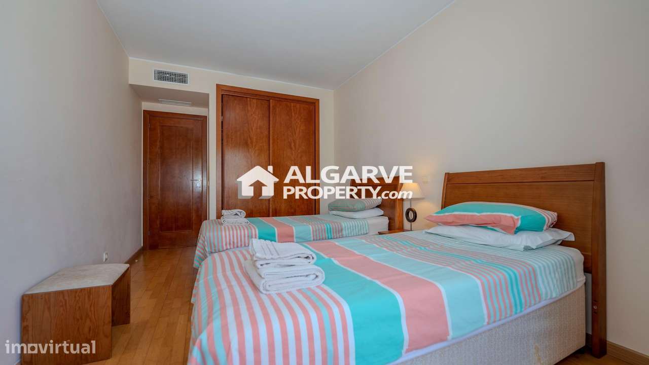 Moradia V4 junto ao Campo de Golfe da Vila Sol, Algarve-21