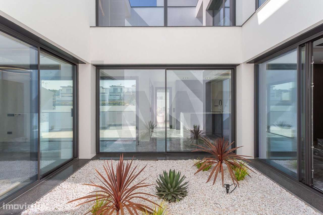 Moradia T4 em Cascais – Sofisticação, Conforto e Qualidade de Vida - Grande imagem: 1/59