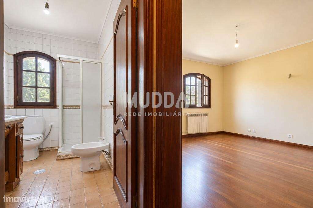 Oportunidade em Azurva – Moradia Isolada com Grande Terreno!-13