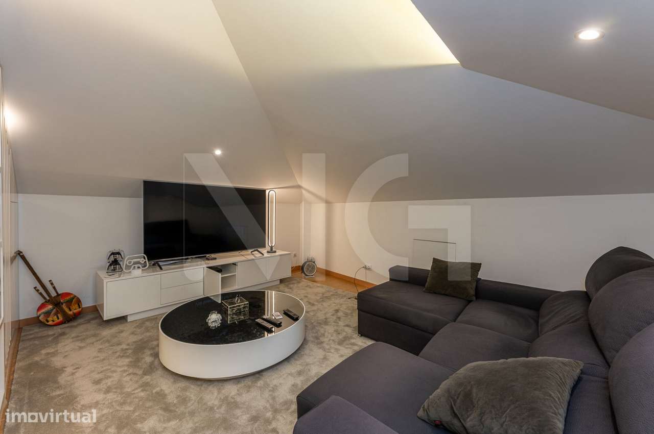 Moradia T3 com pátio, anexos e garagem em Paranhos - Porto-41