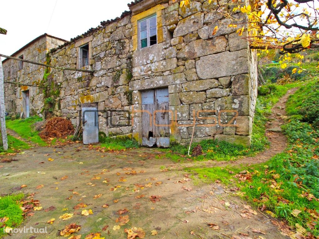 Duas casas do século 18 para restaura...