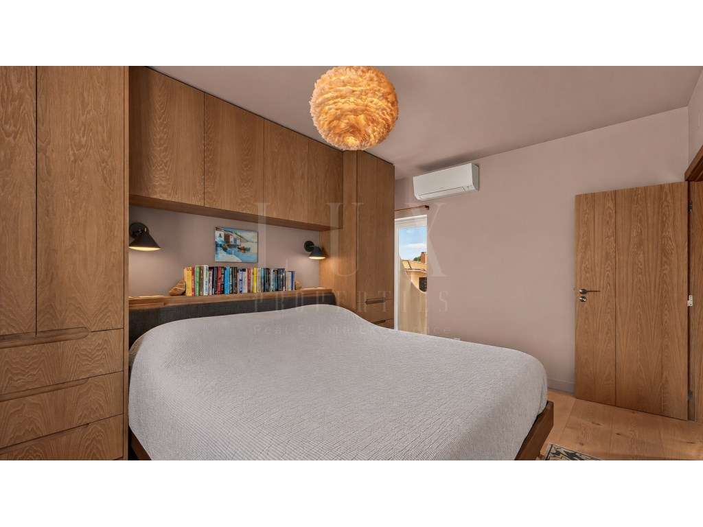 MORADIA T4 TOTALMENTE REMODELADA EM CASCAIS-21