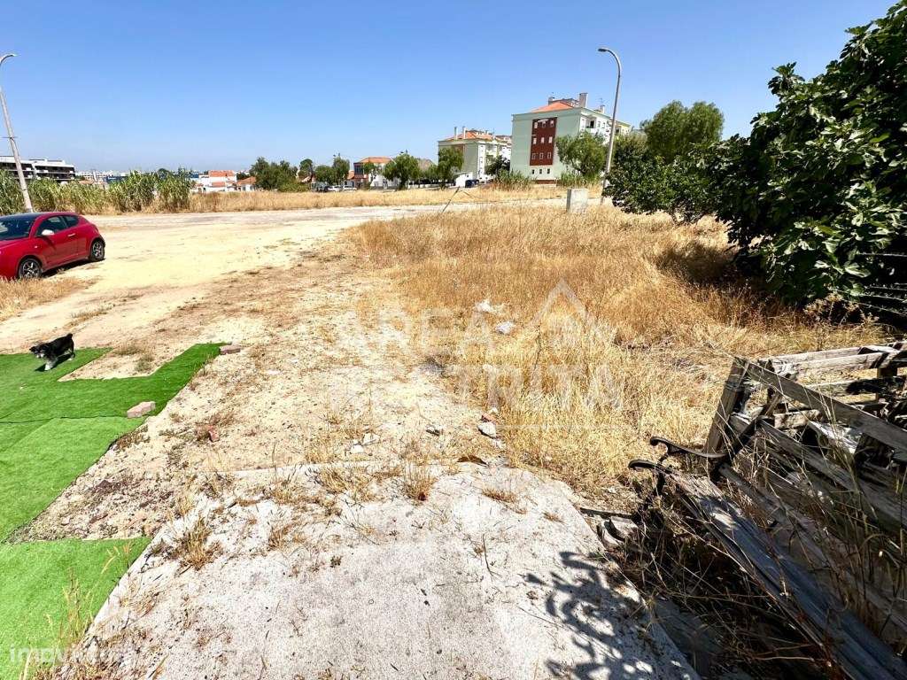 Apartamento T1 com Logradouro e Arrecadação/Garagem no Afonsoeiro -...-27
